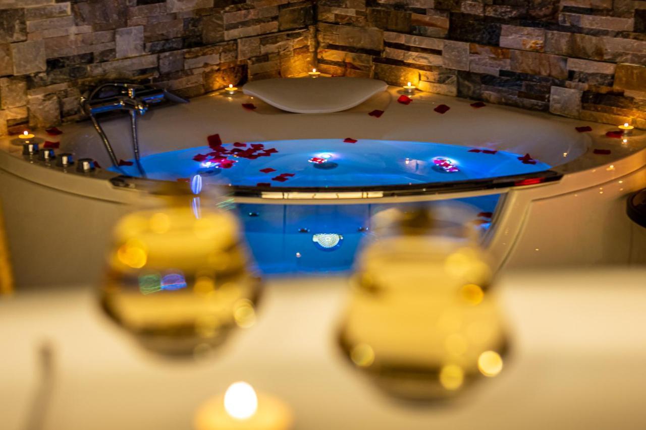 Cocon Relax - Jacuzzi - Cinema Apartment มงเบลียาร์ ภายนอก รูปภาพ