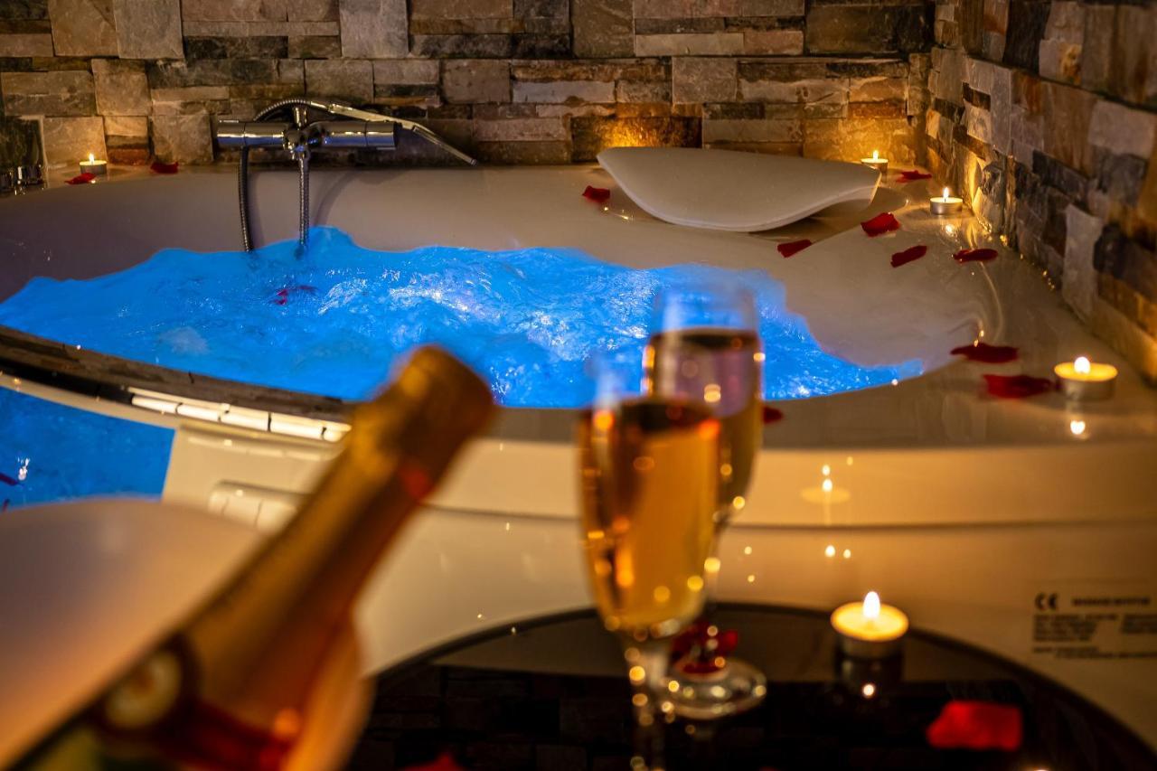 Cocon Relax - Jacuzzi - Cinema Apartment มงเบลียาร์ ภายนอก รูปภาพ