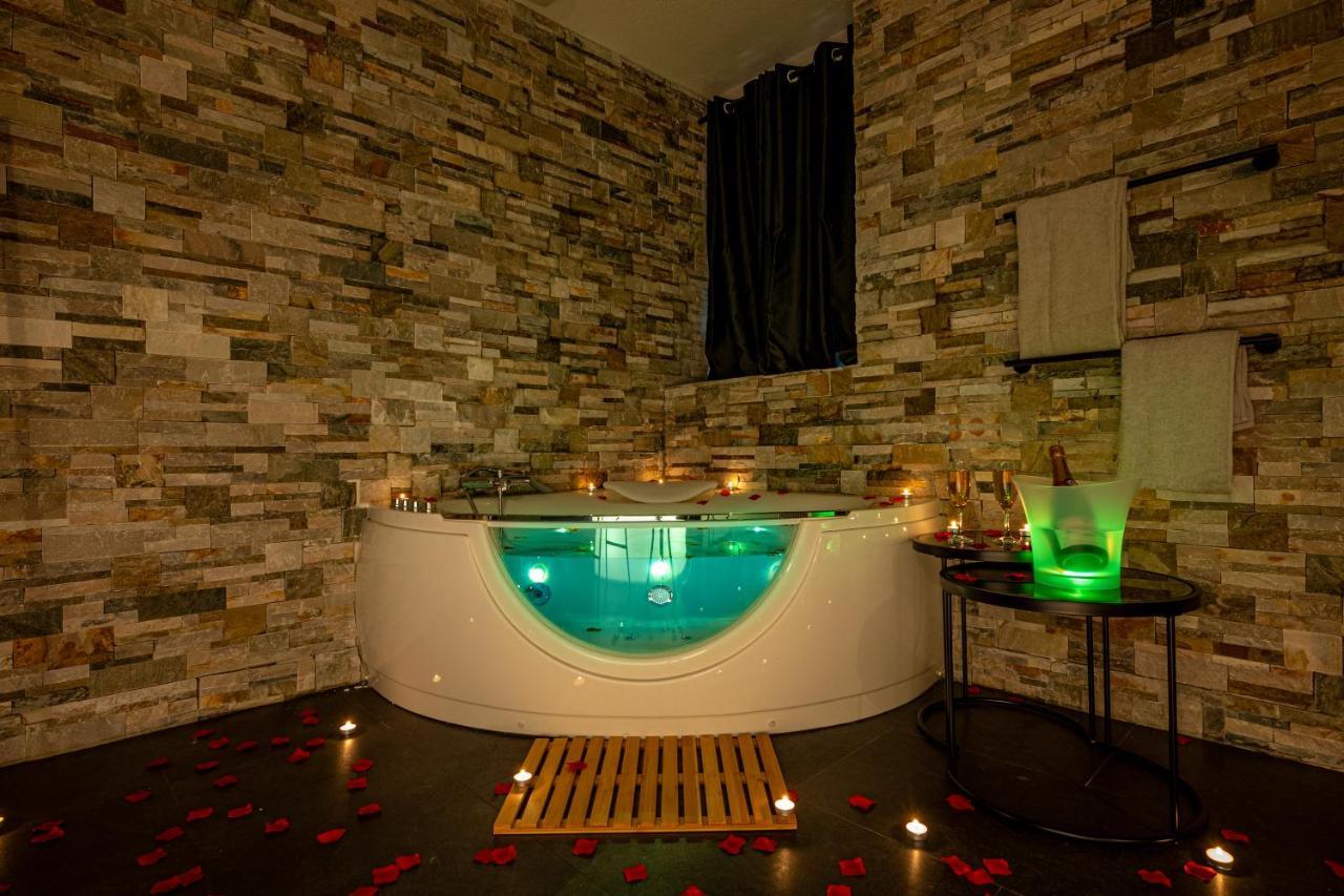 Cocon Relax - Jacuzzi - Cinema Apartment มงเบลียาร์ ภายนอก รูปภาพ