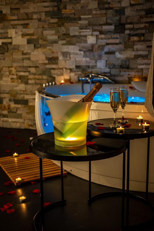 Cocon Relax - Jacuzzi - Cinema Apartment มงเบลียาร์ ภายนอก รูปภาพ